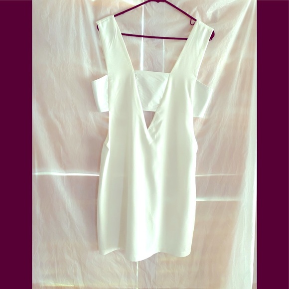 TOBI Dress - Picture 4 of 9